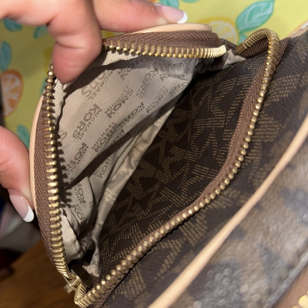 •MICHAEL KORS•BROWN & TAN JET SET TRAVEL FLIGHT BAG W/SIGNATURE MK LOGO EUC - Picture 11 of 12
